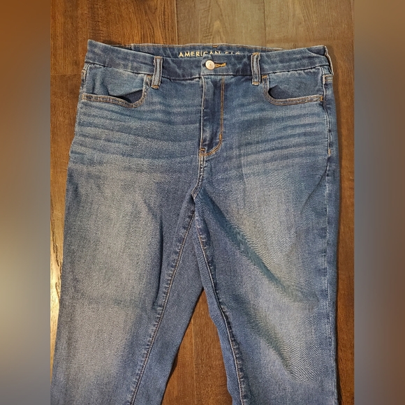 American Eagle Outfitters Curvy High-Rise Cropped Jeans - Picture 4 of 9